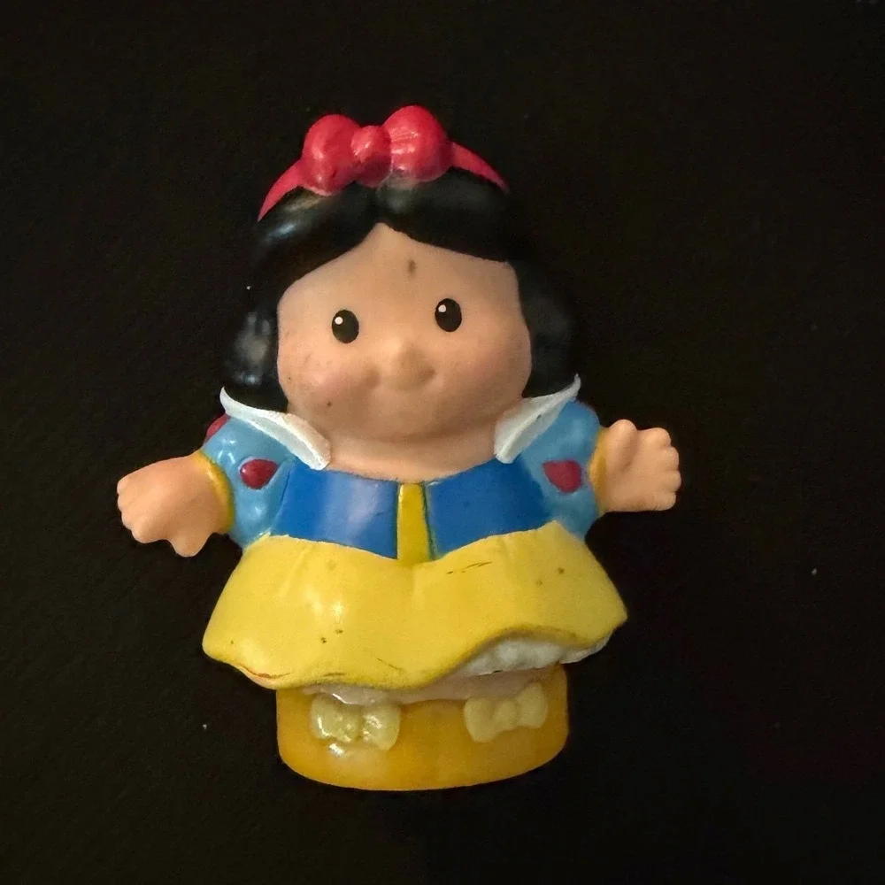 Fisher Price Little People Disney Princess Snow White Figure 2012 Toy W8771